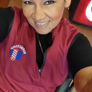 Meet your Posher, Leslie